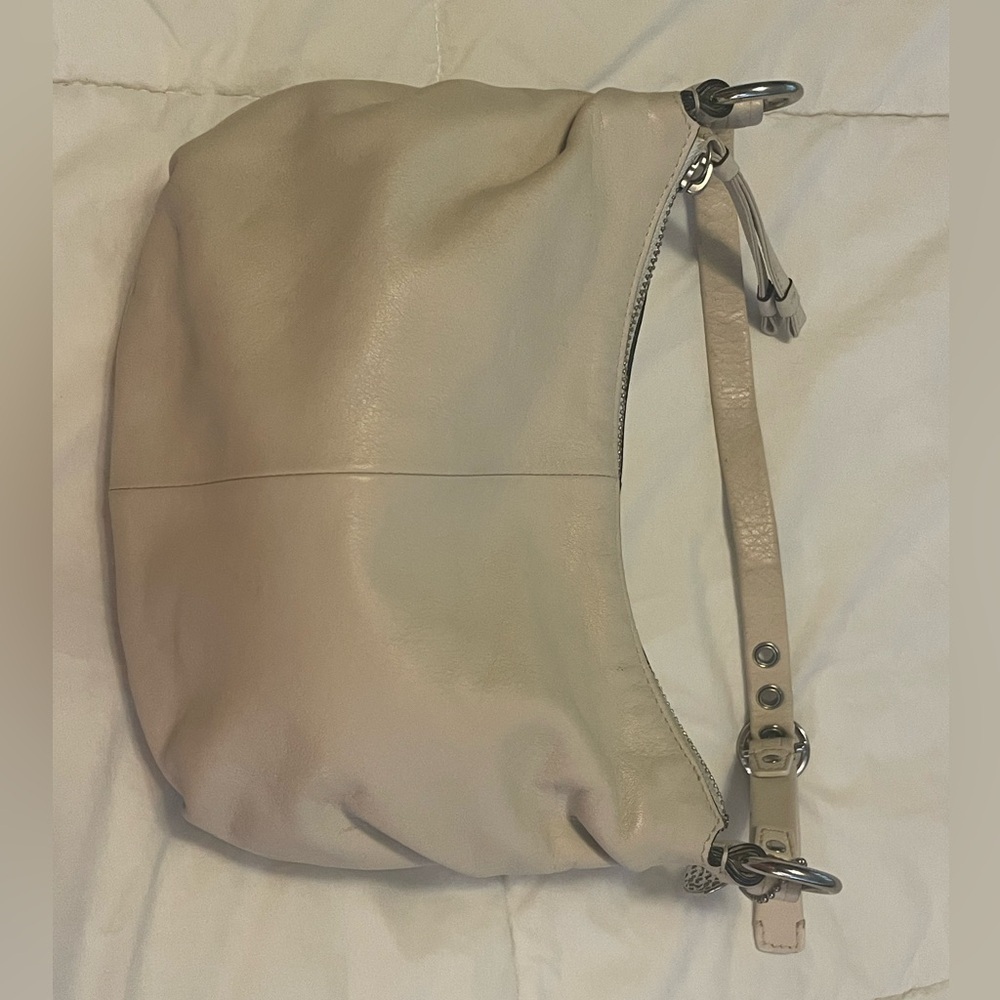 Cream Coach bag with rare OP Art silver nickel metal bag charm hang tag. - Picture 4 of 13